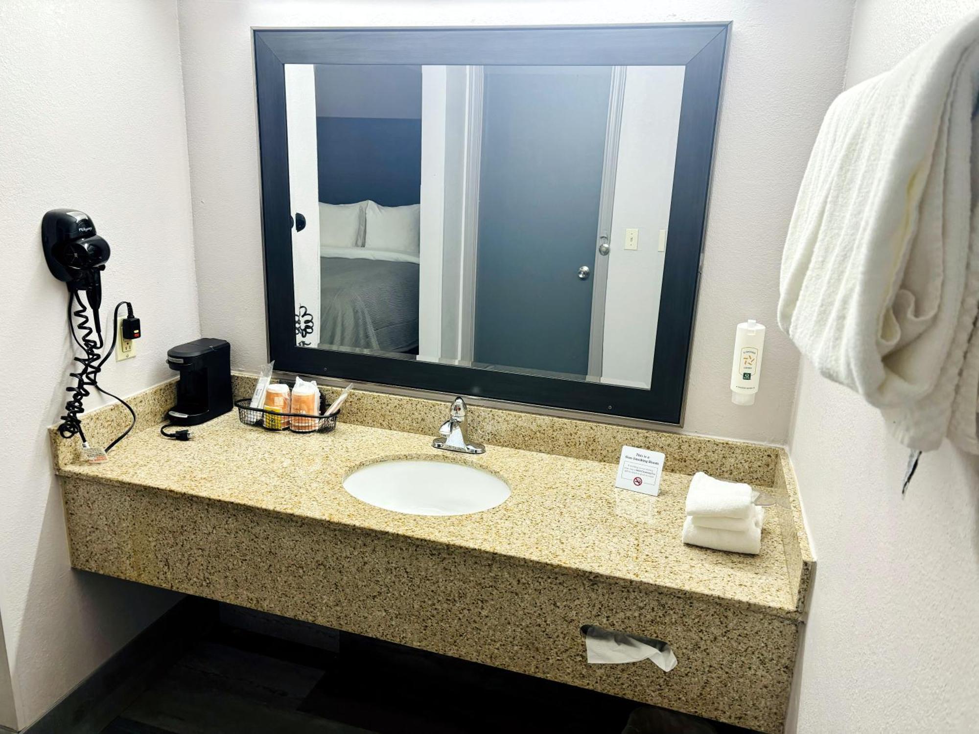 Quality Inn Raynham - Taunton Exterior foto
